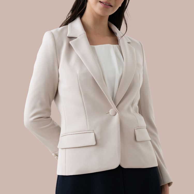 ワンランクアップする シャープなシルエット