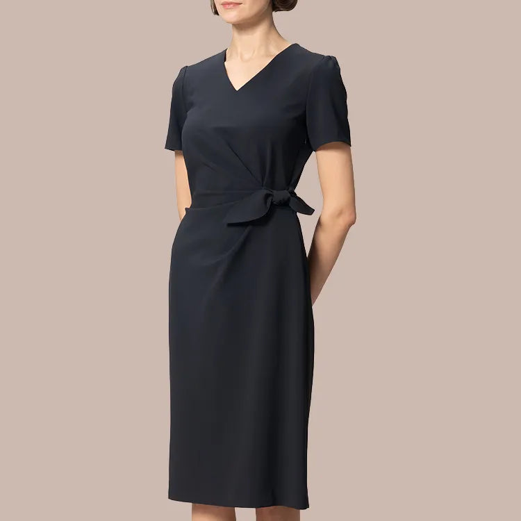 立体感のあるドレープで体型カバー