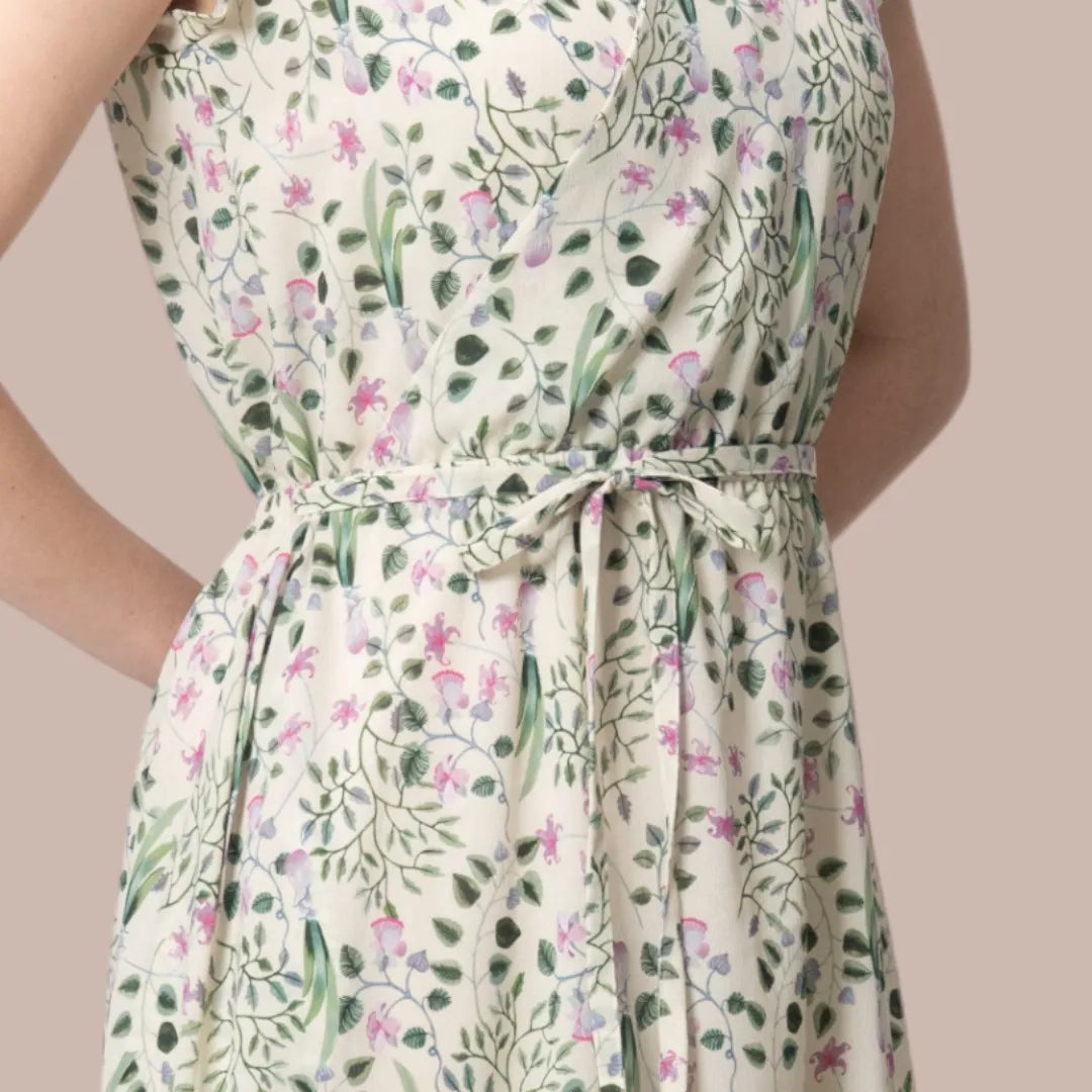 ウエストゴムで整う快適フィットのカシュクールワンピース