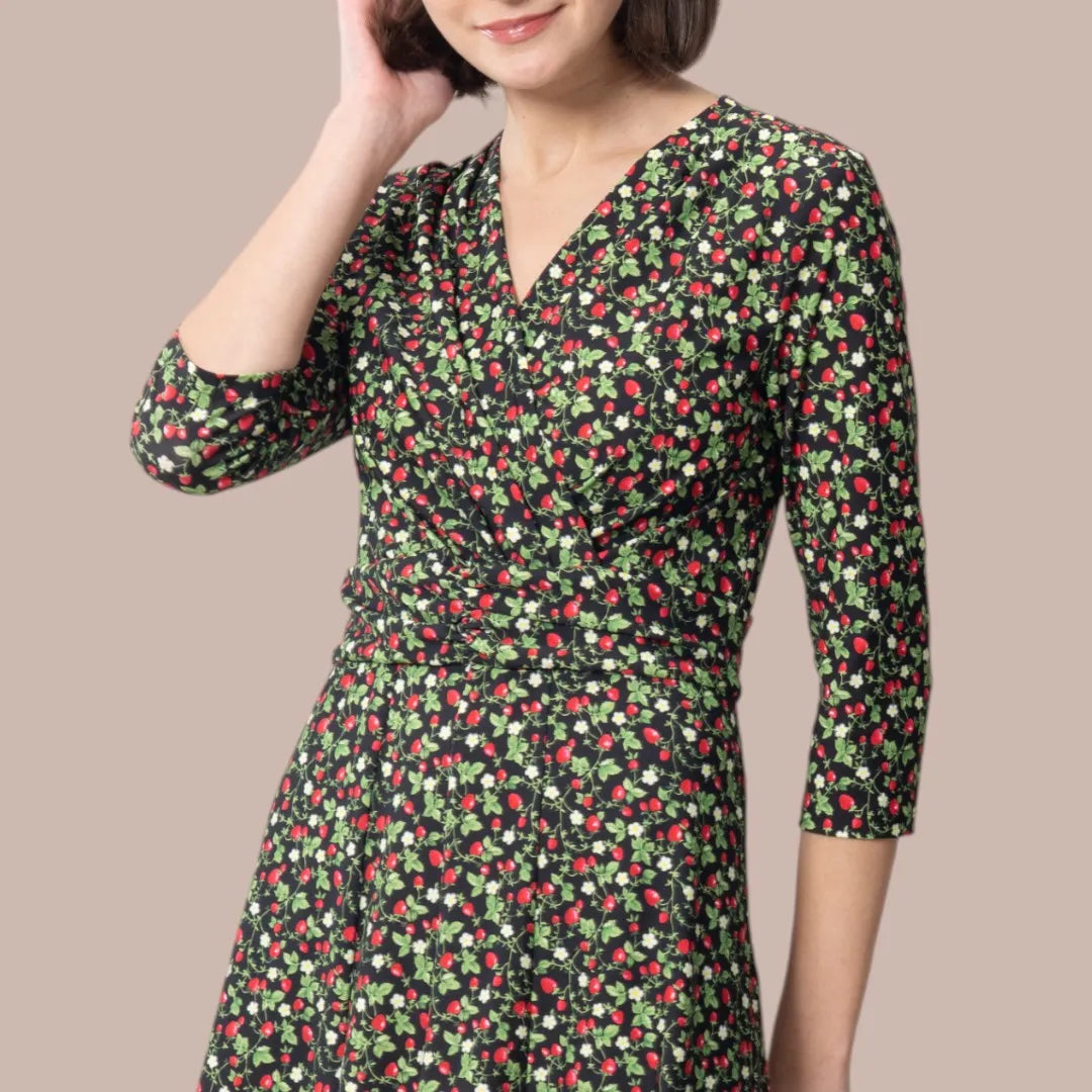 最高にフェミニンなカシュクールデザイン