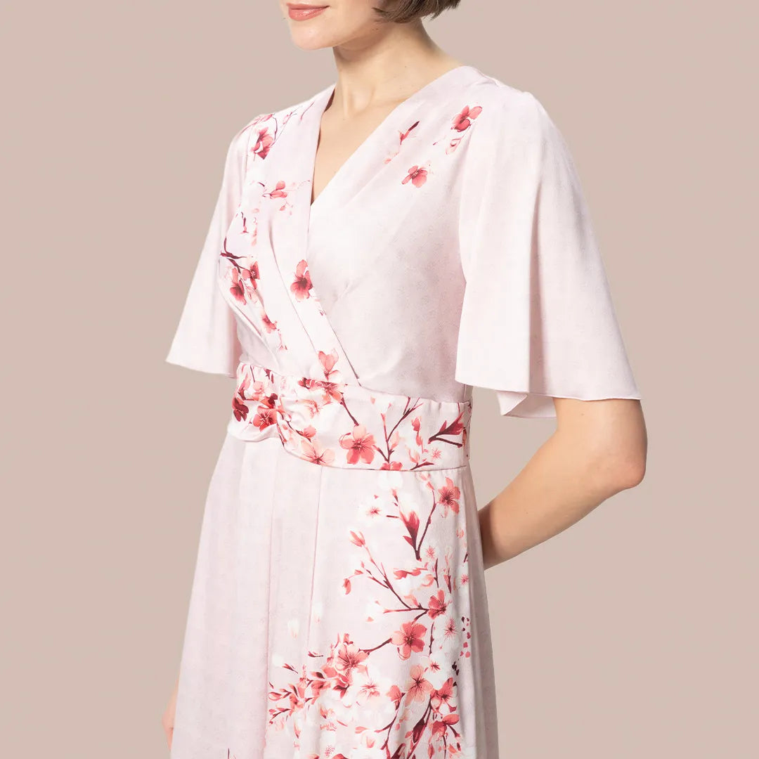 S-curve pattern dyeing and sewing techniques for an alluring effect