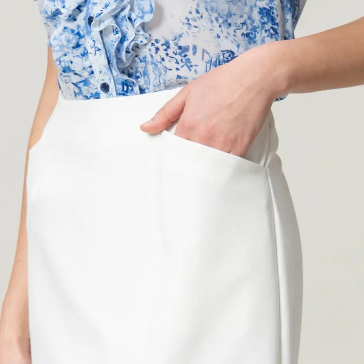 スマホも入るポケット付き