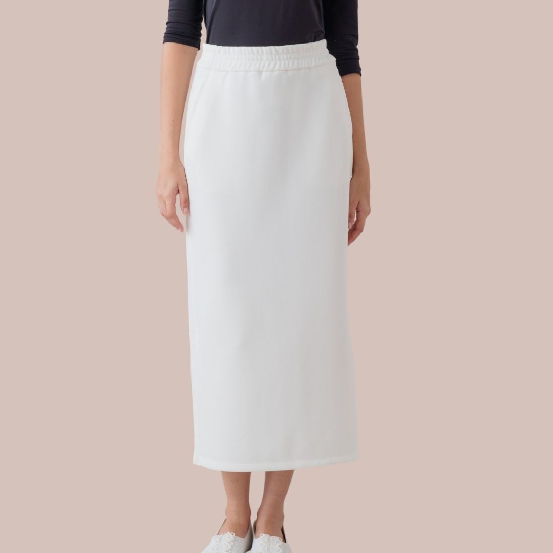 すとんと落ちる細見えシルエット