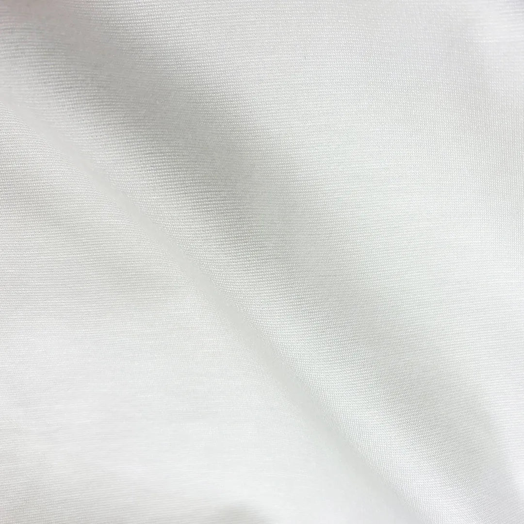 涼しいのに地厚。体型を拾わない「ボディ・コンフィデンス」