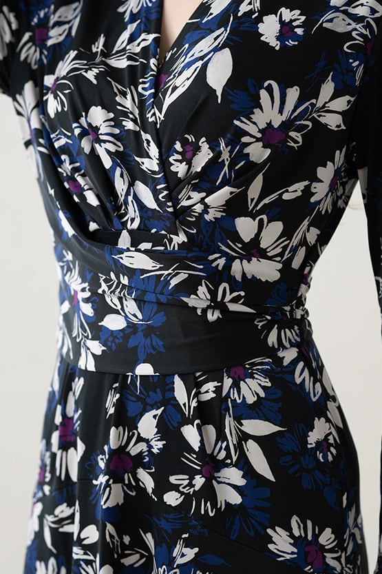 Navy Graphic Flower Cache-coeur Dress
