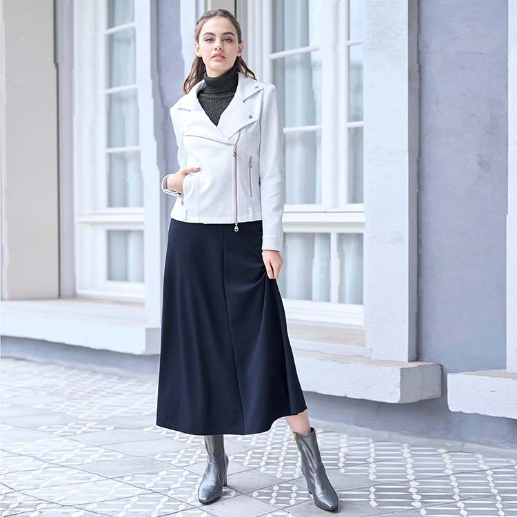 シンプルだから<br>どんなジャケットとも相性◯