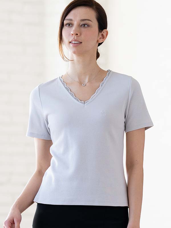 ライトグレー　レース付VネックTシャツ