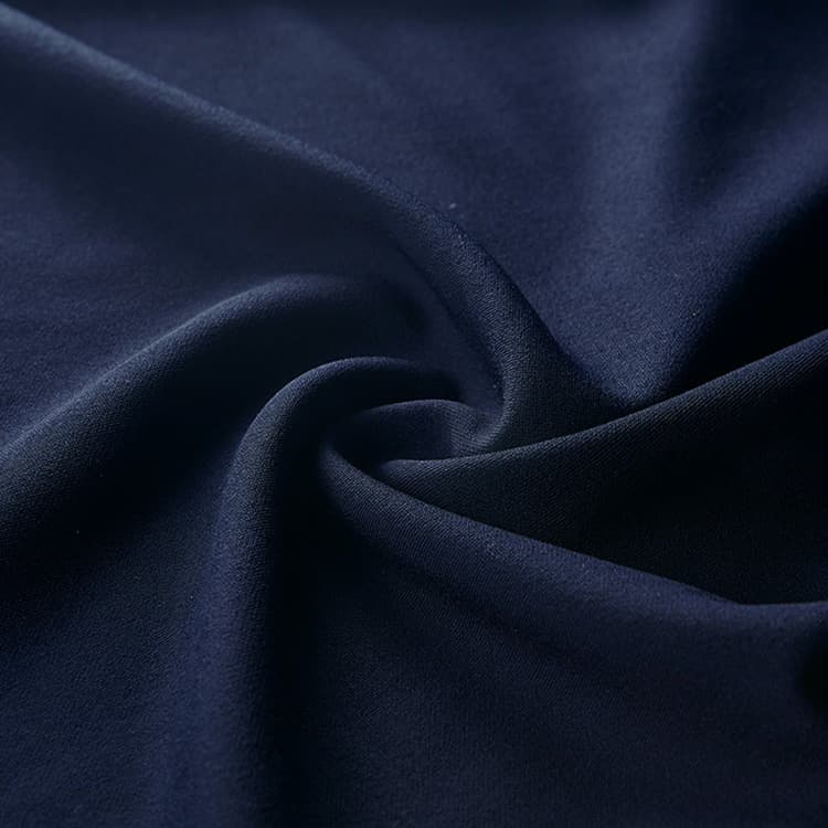 特殊な静電気防止糸で「まとわりつかない」