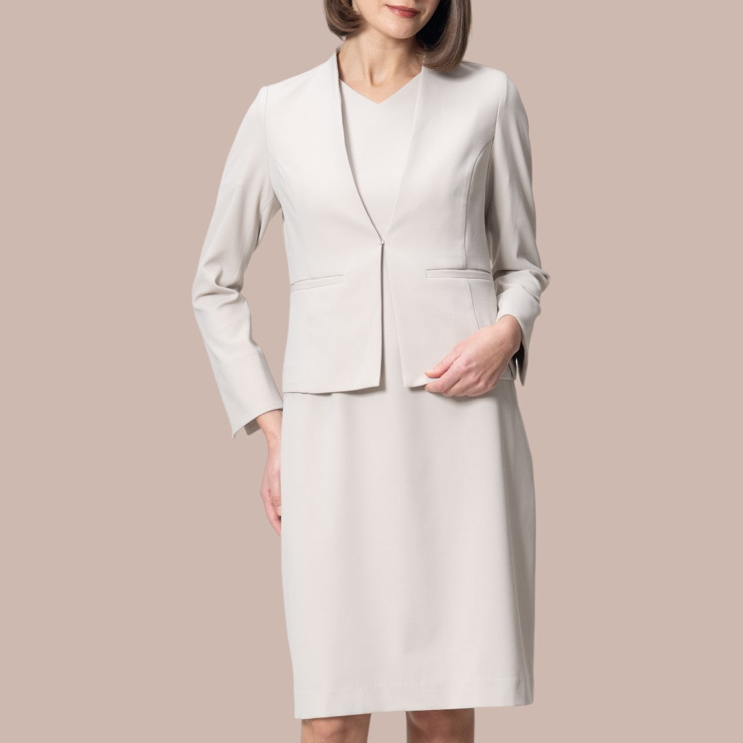 同素材アイテムが59デザイン！<br> 同素材ボトムスで女性らしいミニマルデザインのセットアップを