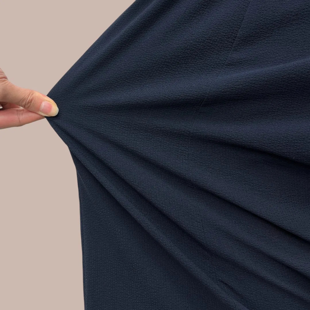 軽やかで肌離れ抜群の多機能素材